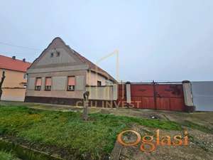 Kuća 197 m2 sa pomoćnim objektima na parceli od 20 ari u centru Kaća